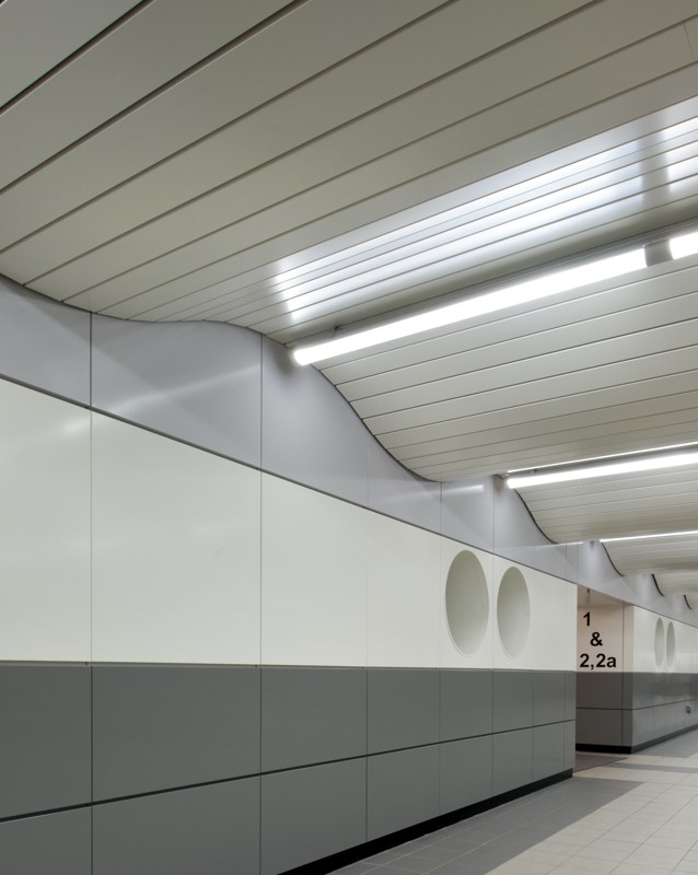 MKStation-TRA-720-Wall-Curved (26)-min.jpg