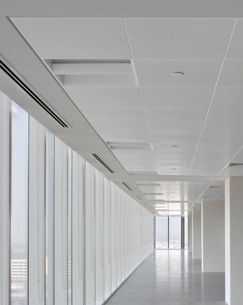 int-com-150-006-©Philip Vile.jpg