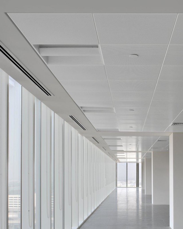 int-com-150-006-©Philip Vile.jpg