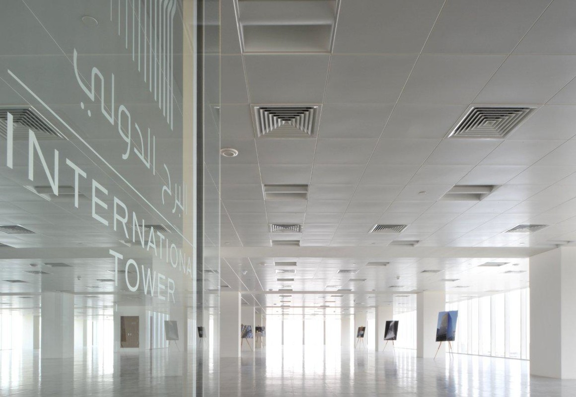 int-com-150-008-©Philip Vile.jpg