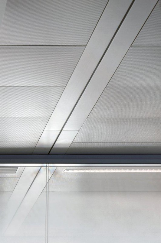 bou-com-330p-09© Philip Vile.jpg