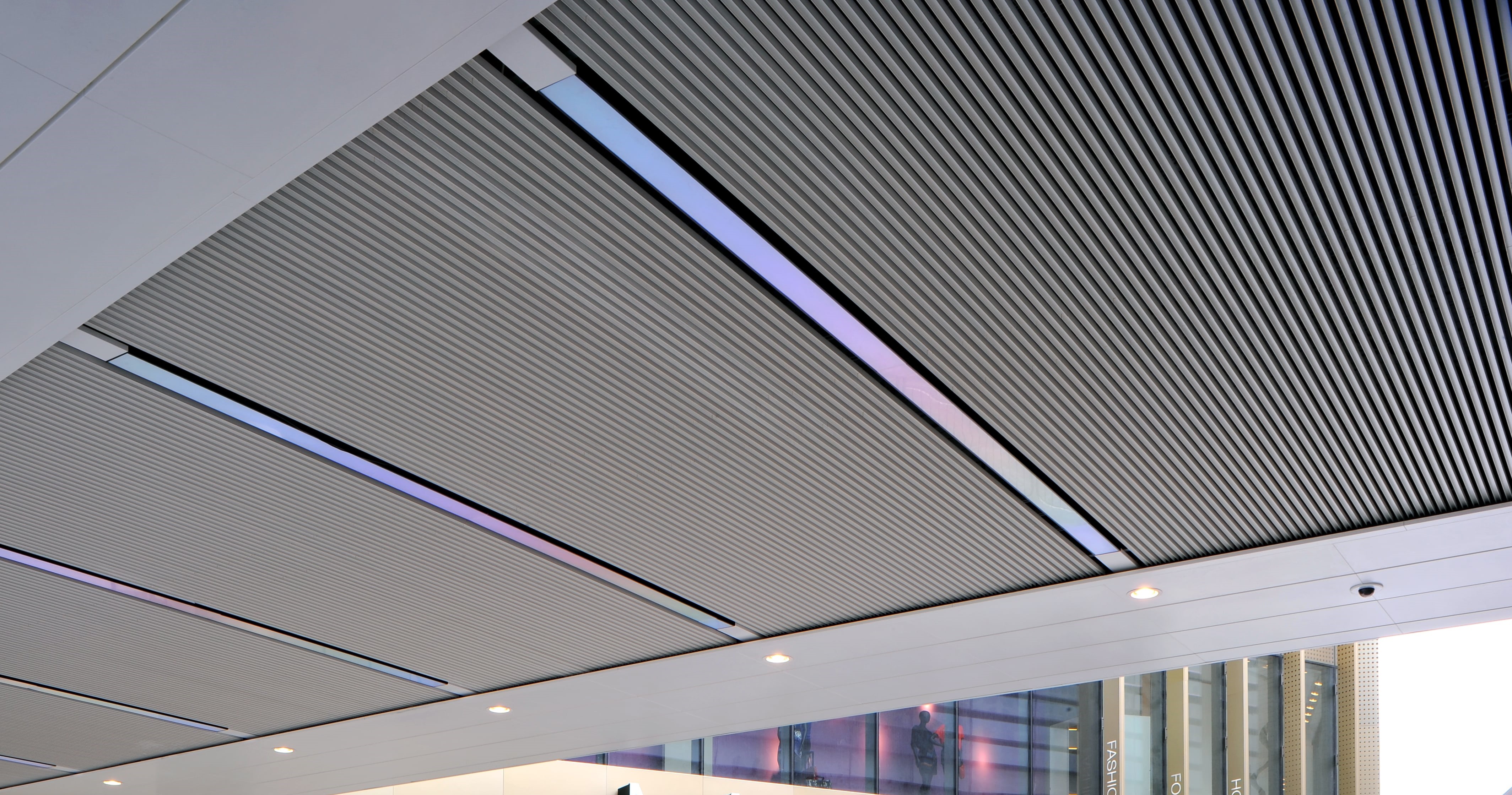 West-Lrg-730h-ret (8)-min.jpg