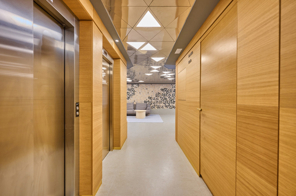 331 Corcega SAS200 PPC Chrome Residential Lrg (23)