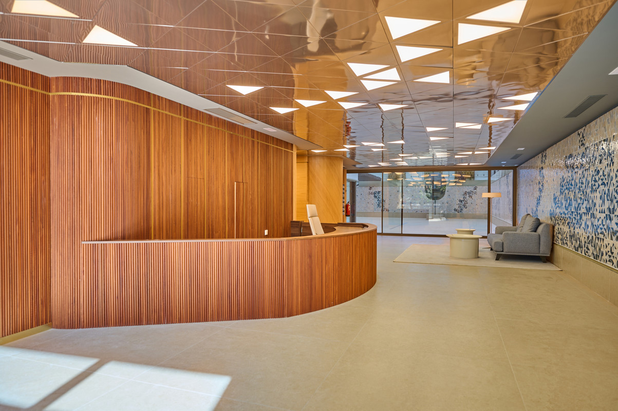 331 Corcega SAS200 PPC Chrome Residential Lrg (20)