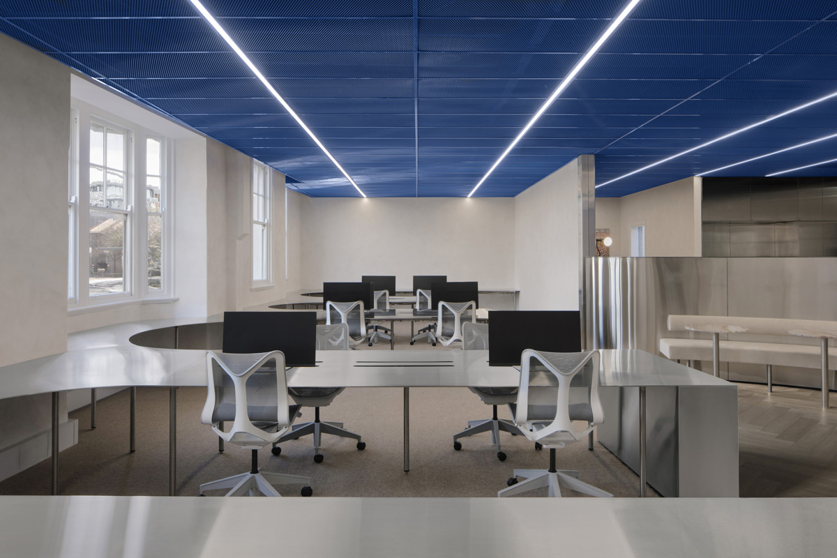 Bresicwhitney 130 Mesh Com Med (2)